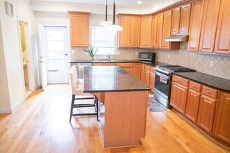 18 Day St in Waltham, MA - Building Photo - Building Photo