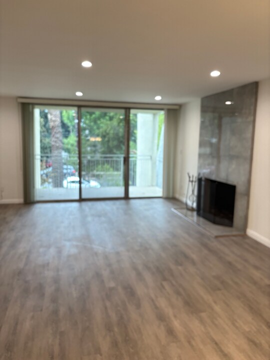 333 W California Blvd in Pasadena, CA - Building Photo