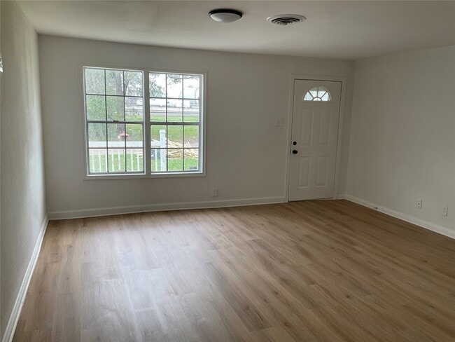 326 E 1st St in Deer Park, TX - Building Photo - Building Photo