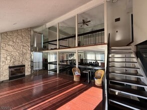 105 Westgate Dr in Edison, NJ - Building Photo - Building Photo