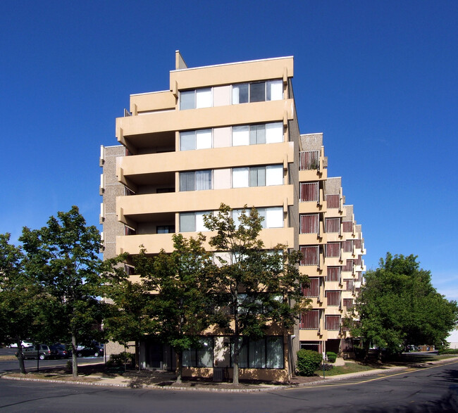 554 Auten Road in Somerville, NJ - Building Photo - Building Photo