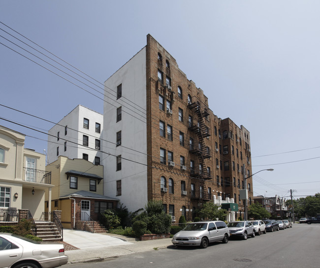 2901 Avenue J in Brooklyn, NY - Foto de edificio - Building Photo