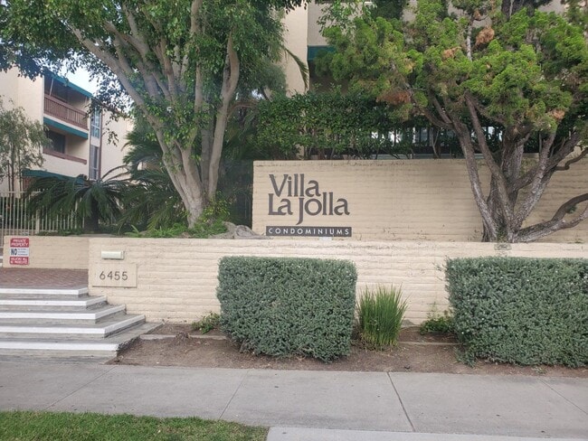 property at 6455 La Jolla Blvd
