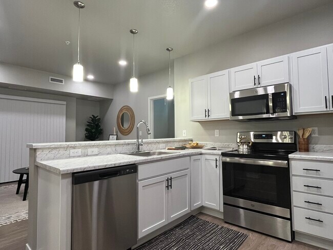 Center Stage in Waukee, IA - Foto de edificio - Building Photo