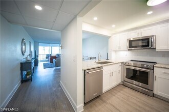 1086 Forest Lakes Dr in Naples, FL - Building Photo - Building Photo