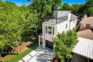 1960 Toronto St in Dallas, TX - Building Photo