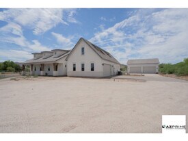 4831 W Pearce Rd in Laveen, AZ - Building Photo