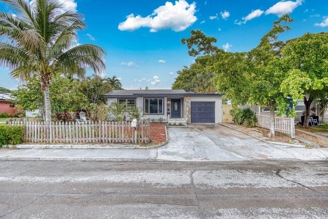 property at 1021 S M St