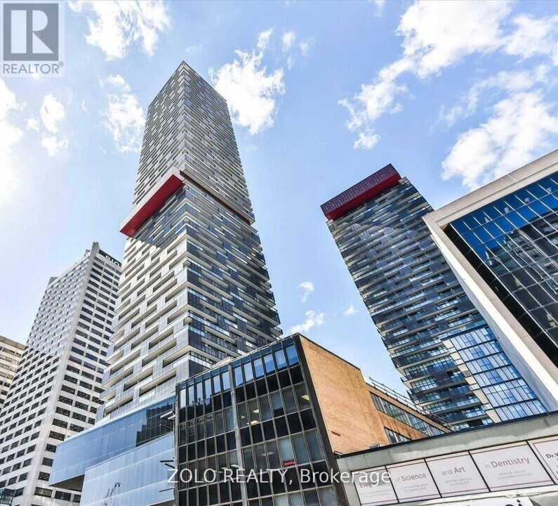 4709-4708 EGLINTON Ave in Toronto, ON - Building Photo