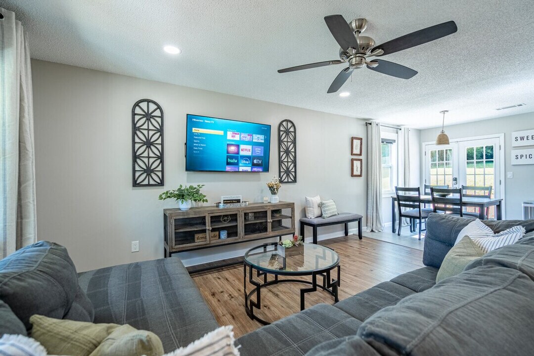 25 Jennifer Ln in Rydal, GA - Building Photo