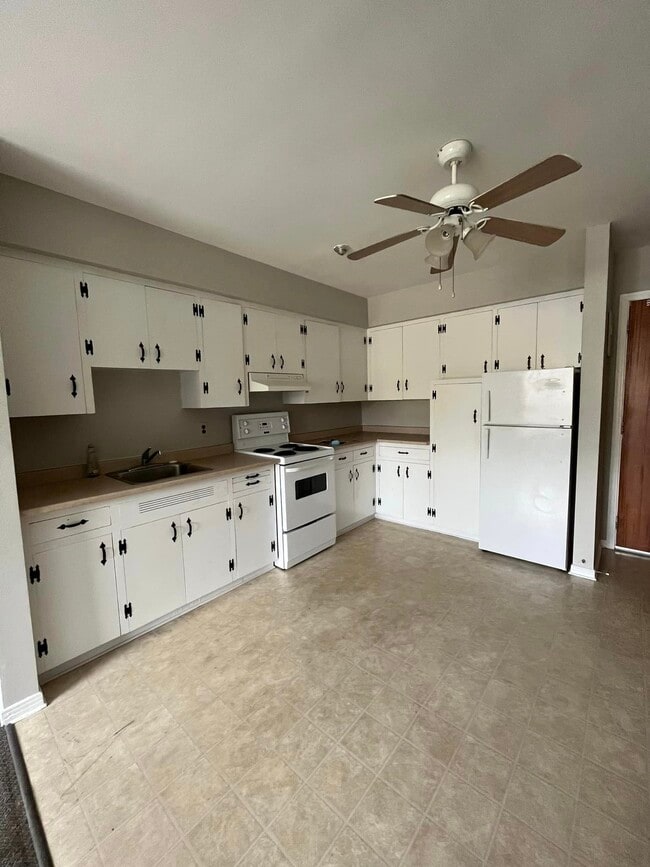 property at 615 Chalmers Ct