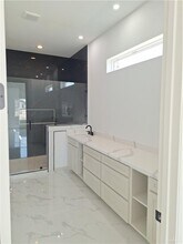 8 Elm Ave in Edinburg, TX - Building Photo - Building Photo