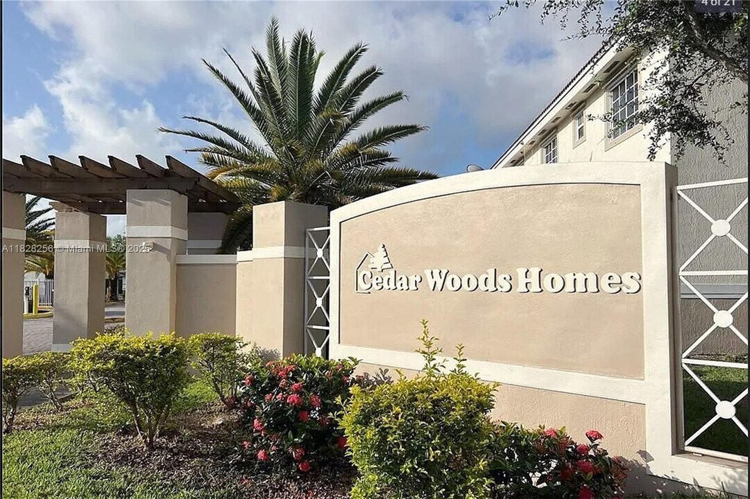 13990 SW 260th St in Homestead, FL - Building Photo
