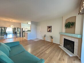 1830 N Buffalo Dr in Las Vegas, NV - Foto de edificio - Building Photo