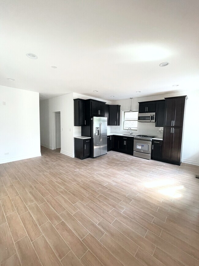 3043 N Monticello Ave in Chicago, IL - Building Photo - Building Photo