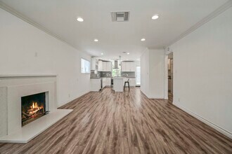 15235 Morrison St in Sherman Oaks, CA - Building Photo - Building Photo