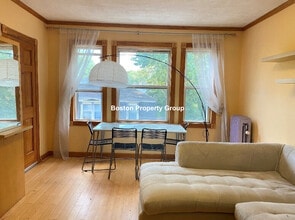 56 Sacramento St, Unit 1 in Cambridge, MA - Building Photo - Building Photo