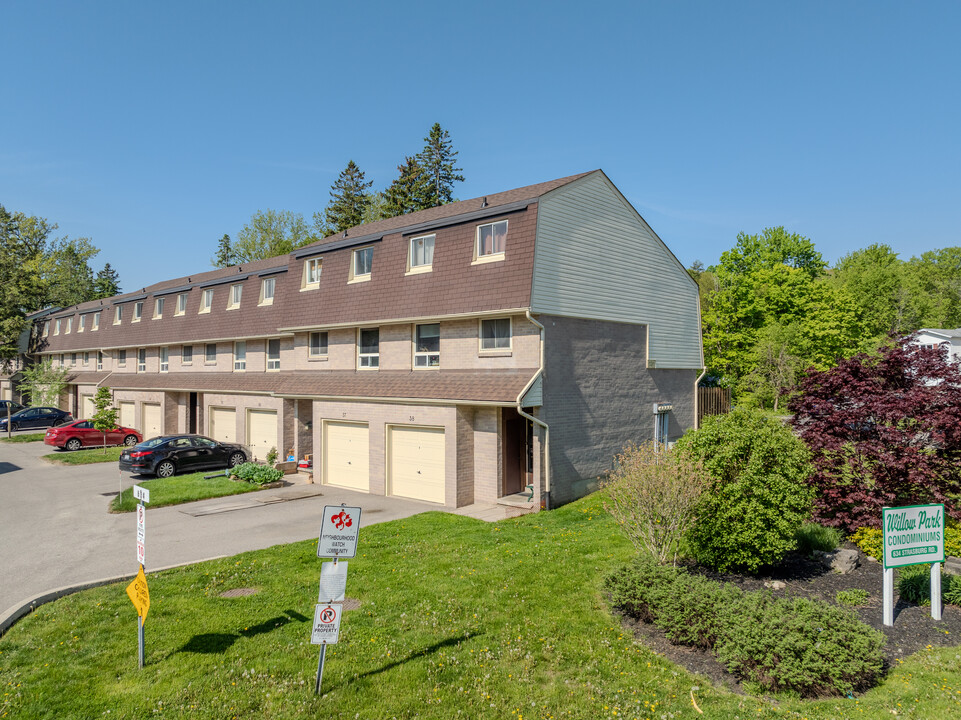 Willow Park Condominiums in Kitchener, ON - Building Photo