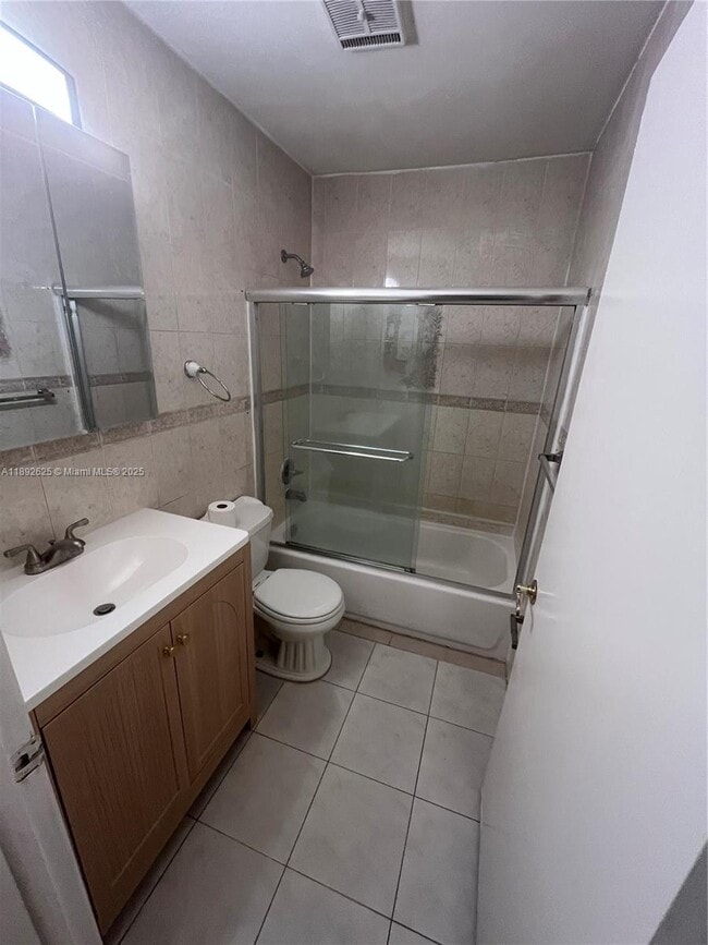 2528 W 65th St in Hialeah, FL - Building Photo - Building Photo