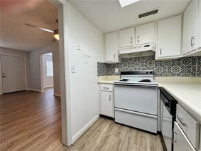 551 Flemming Way in Maitland, FL - Building Photo - Building Photo