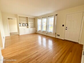 7913 Greenway Dr in Louisville, KY - Building Photo - Building Photo