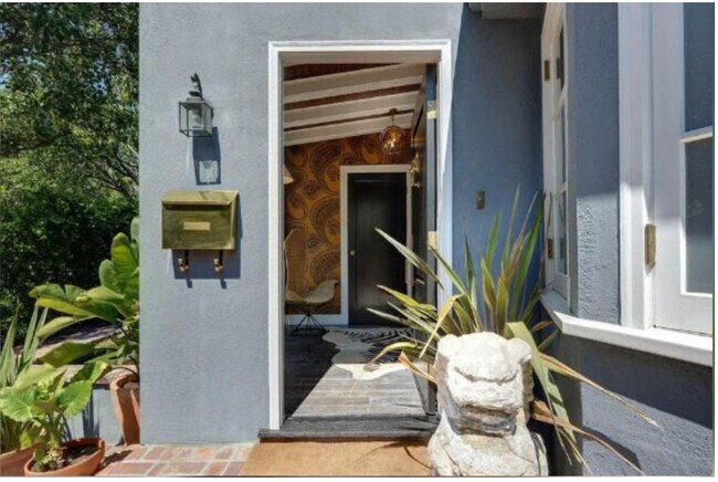 624 N West Knoll Dr in West Hollywood, CA - Building Photo - Building Photo