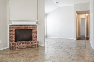 7325 Meadows Dr N in Forest Hill, TX - Building Photo - Building Photo