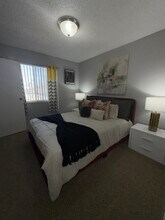 Falcon Glen in Mesa, AZ - Building Photo - Building Photo