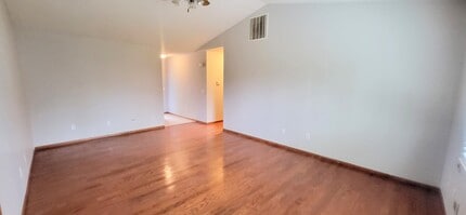 9205 Whispering Woods Dr in Fort Wayne, IN - Building Photo - Building Photo