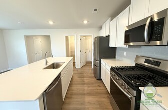 209 Wintersweet Wy in Greenville, SC - Building Photo - Building Photo