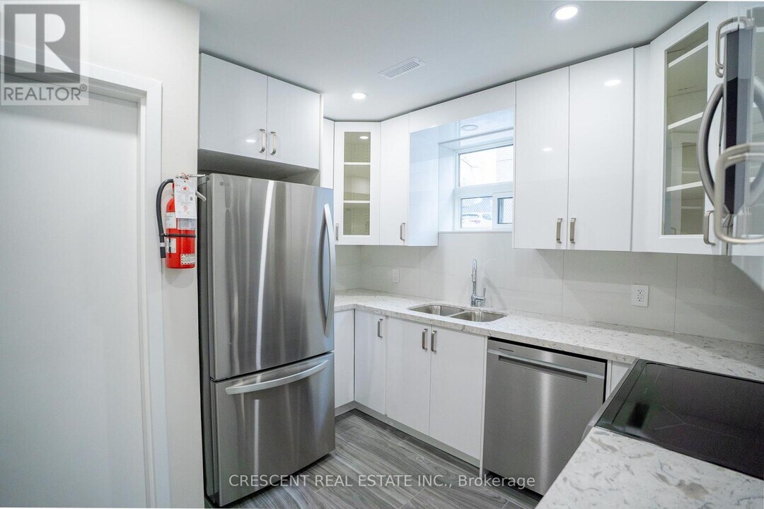 19 Queen St W in Mississauga, ON - Building Photo