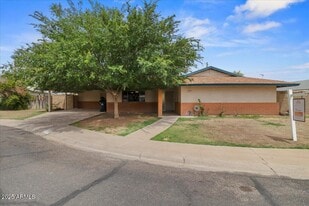 6707 N 42nd Ave in Phoenix, AZ - Building Photo