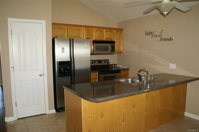 202 Riverview Dr in Daleville, AL - Foto de edificio - Building Photo