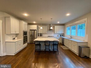 2233 N Underwood St in Falls Church, VA - Building Photo - Building Photo