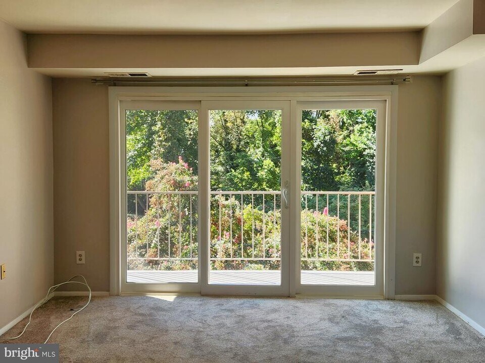 11915 Parklawn Dr in North Bethesda, MD - Building Photo