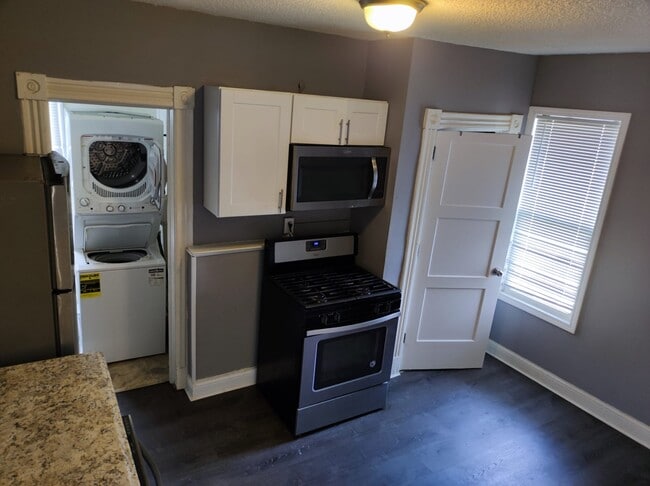 921 20th Ave NE, Unit 2 in Minneapolis, MN - Foto de edificio - Building Photo