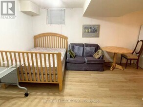 3025 Cedarglen Gate in Mississauga, ON - Building Photo - Building Photo