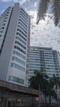 7135 Collins Ave, Unit 923 in Miami, FL - Foto de edificio - Building Photo