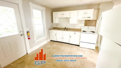 4 Shurtleff Pl, Unit 2 in Barre, VT - Building Photo - Building Photo