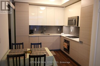 210 Simcoe St in Toronto, ON - Building Photo - Building Photo