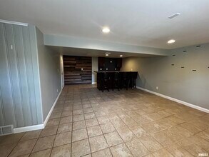 2114 W Westbrook Dr in Peoria, IL - Building Photo - Building Photo