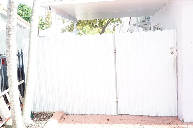 3435 SW 104th Ct in Miami, FL - Building Photo - Building Photo