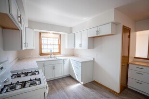 5650 N 97th St in Milwaukee, WI - Building Photo