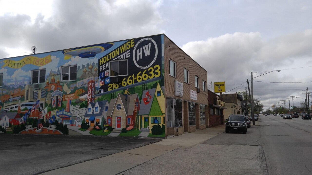 5753 Ridge Rd in Parma, OH - Building Photo