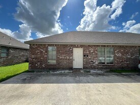 513 W Lagrange St in Lake Charles, LA - Building Photo