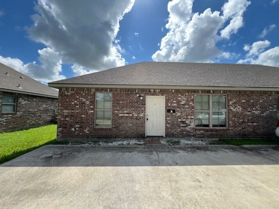 513 W Lagrange St in Lake Charles, LA - Building Photo
