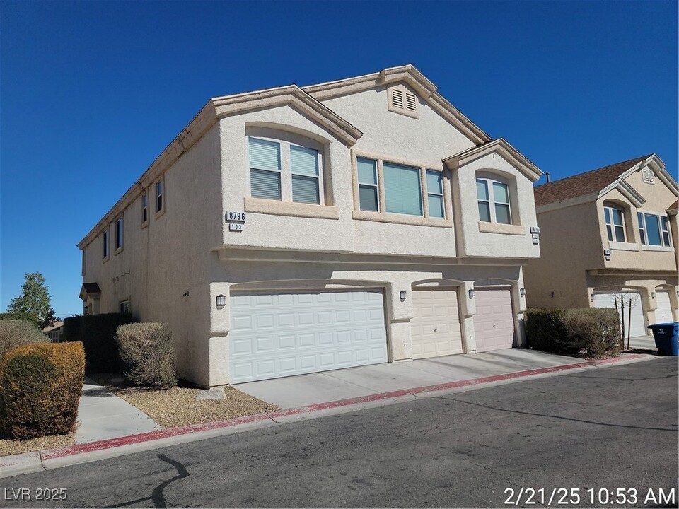 8796 Duncan Barrel Ave in Las Vegas, NV - Building Photo