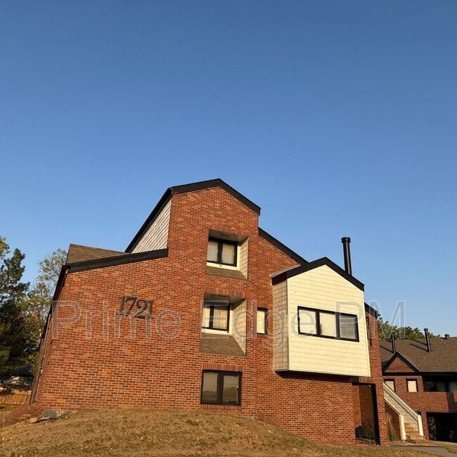 property at 1721 Ridgehaven Ct
