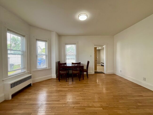 74 Botolph St, Unit 1 in Quincy, MA - Foto de edificio - Building Photo