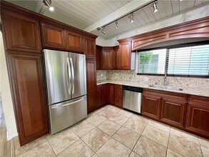 637 13th St in Manhattan Beach, CA - Building Photo - Building Photo